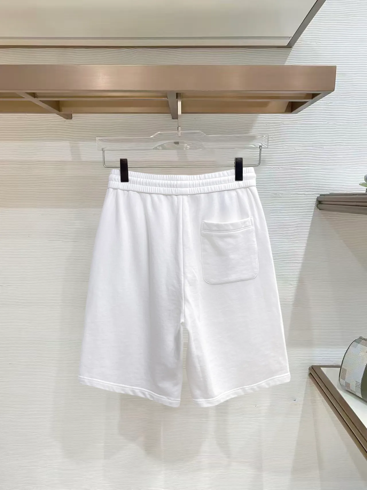 Balenciaga's three-standard complete 2026 summer New Arrival men's casual shorts, advanced custom-made Breathable fabric, Breathable fabric, extremely stretchy and comfortable, impeccable details, top-grade accessories, original logo design concept, delicate and soft feel! The upper body fit is awesome! Size: M-XXXL Please state your height and weight when ordering